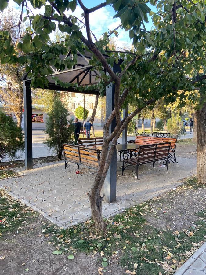Vahe'S Family Guests House Apartment Yerevan Exterior photo